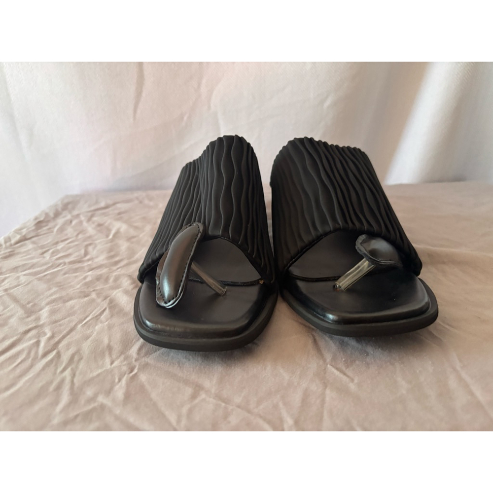 Women's Unbranded Black Pleated Thong Sandals Size 8